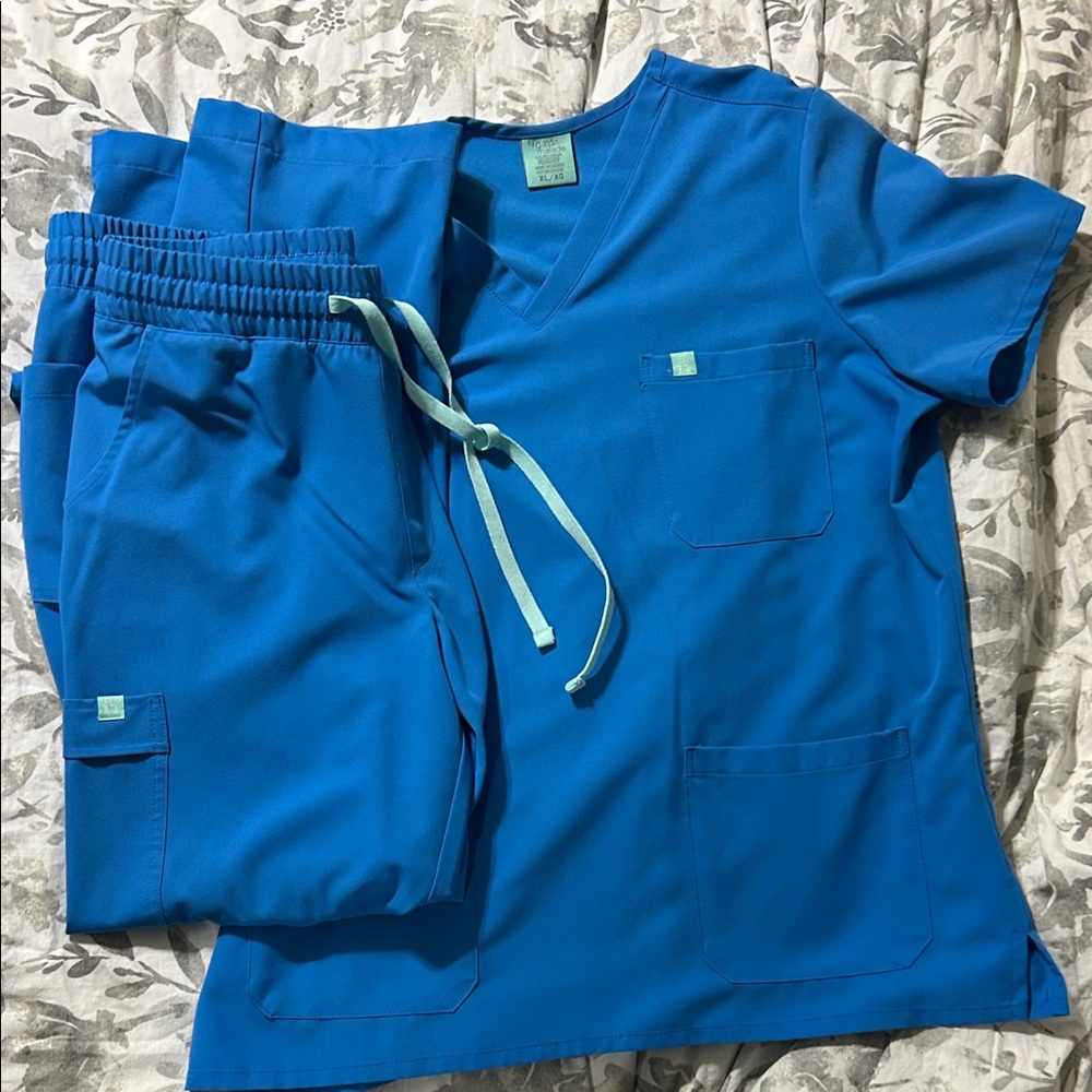Grade malade Blue Women's Scrub Set
